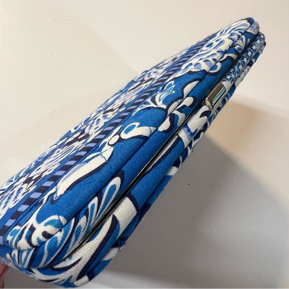 Vera Bradley Women’s Blue White Floral Lagoon Pattern opera style Clutch Wallet - Picture 3 of 14